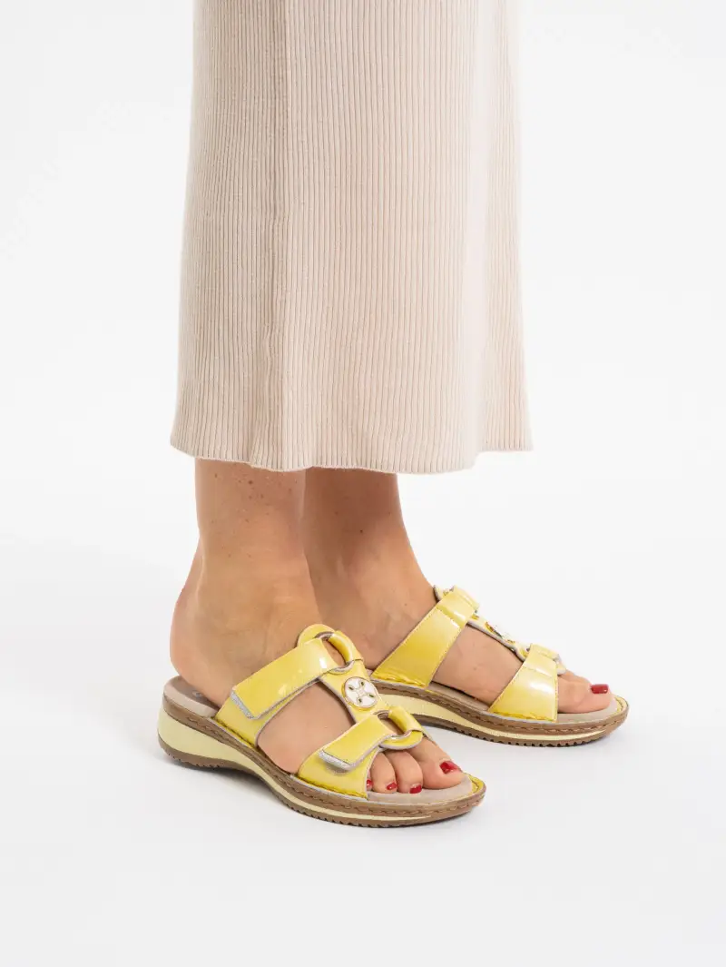 mule-ara-hawaii-12-29003-93-jaune-verni-femme