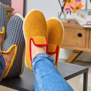 chaussons-charentaise-chausse-mouton-retro-jaune-2